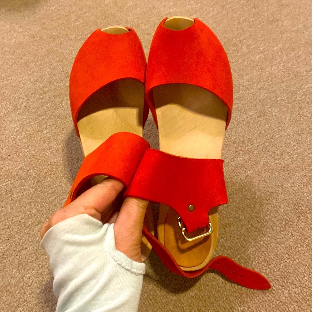 Bryr Miranda peep toe in poppy